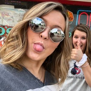 Meet your Posher, Anna